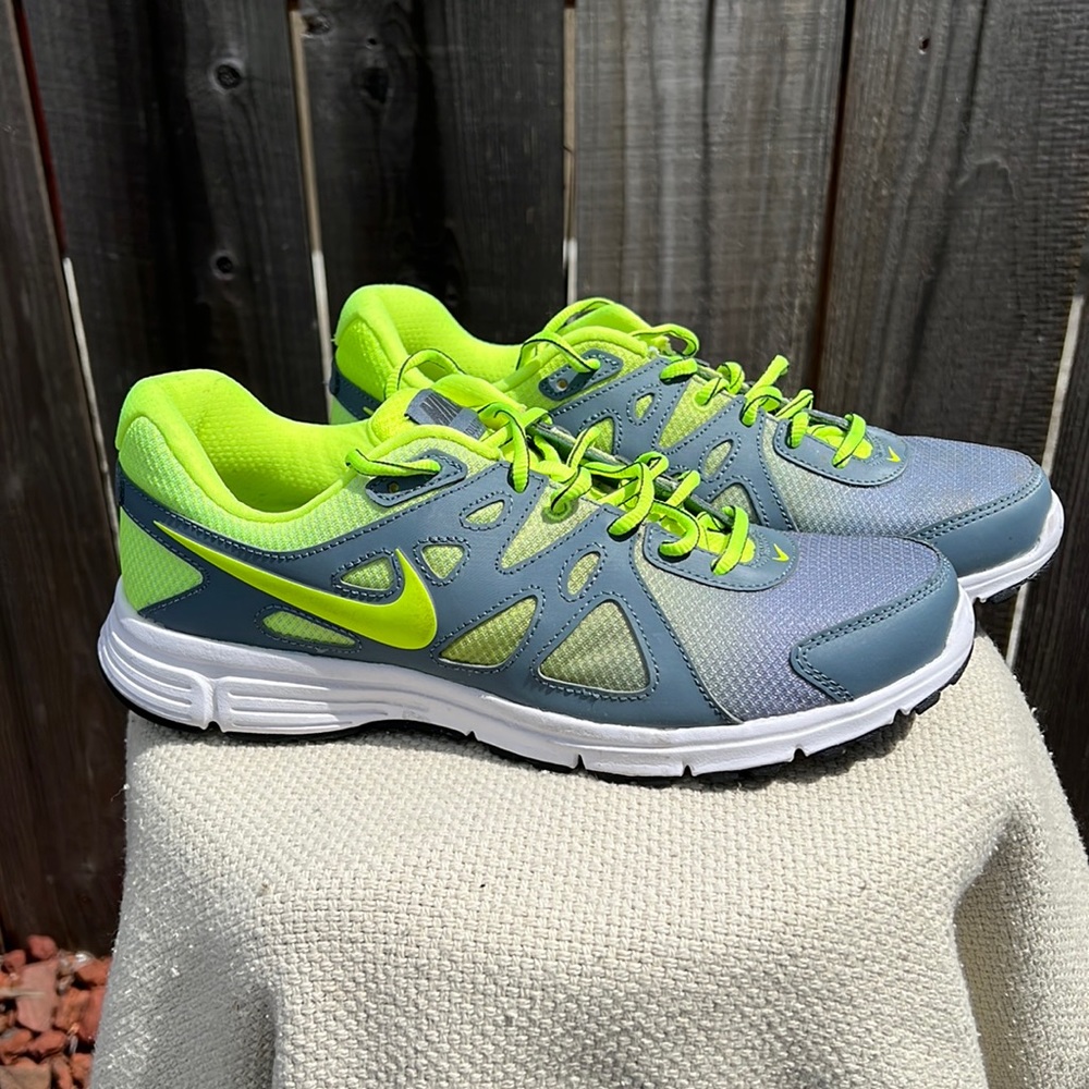Nike Revolution 2 men’s sneakers